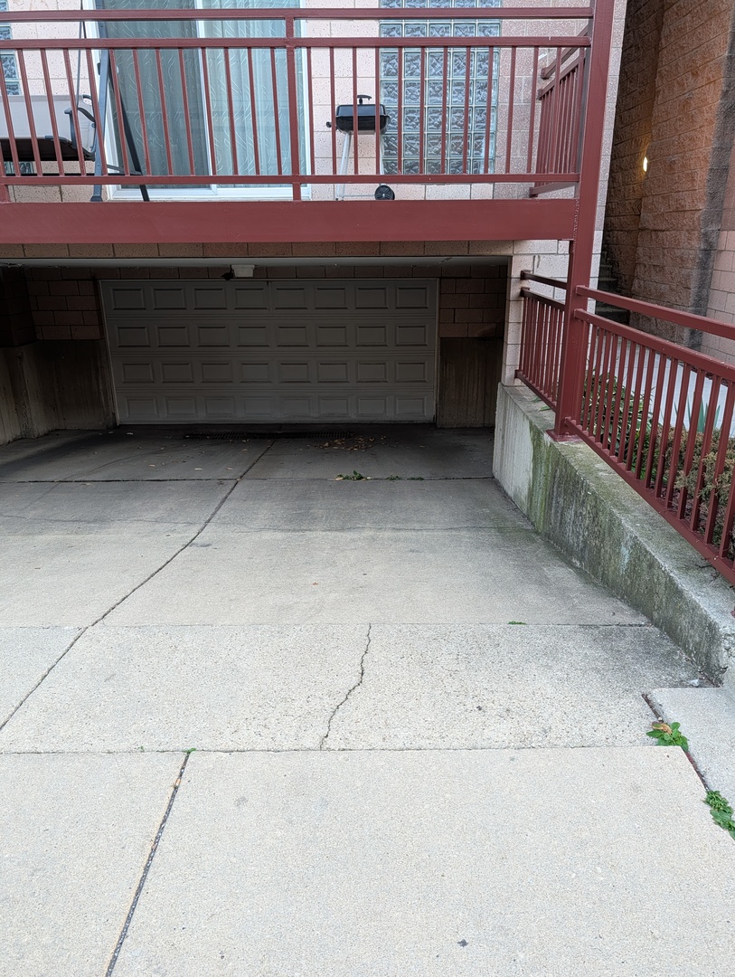 8735 W CATHERINE Avenue #8, Chicago, IL 60656