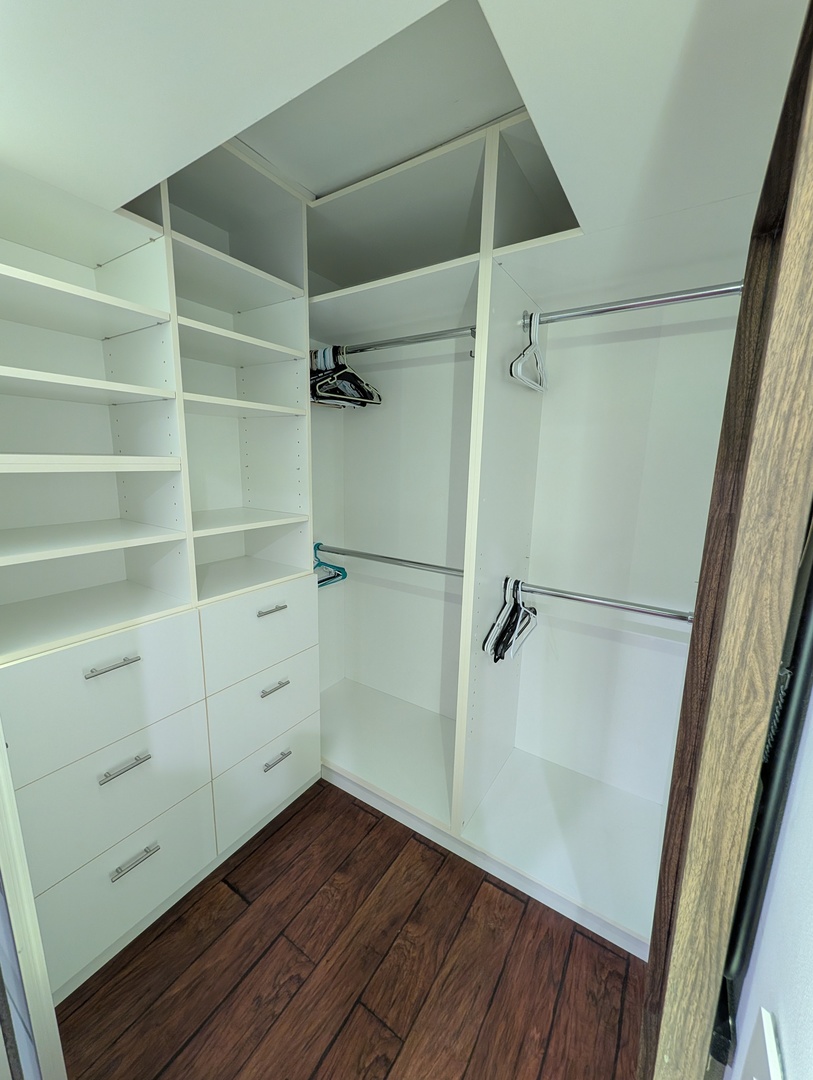 8735 W CATHERINE Avenue #8, Chicago, IL 60656