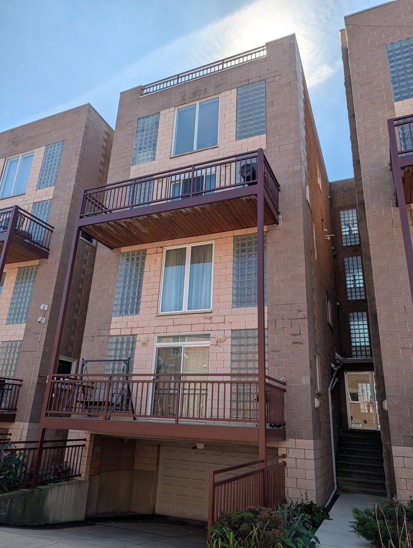 8735 W CATHERINE Avenue #8, Chicago, IL 60656