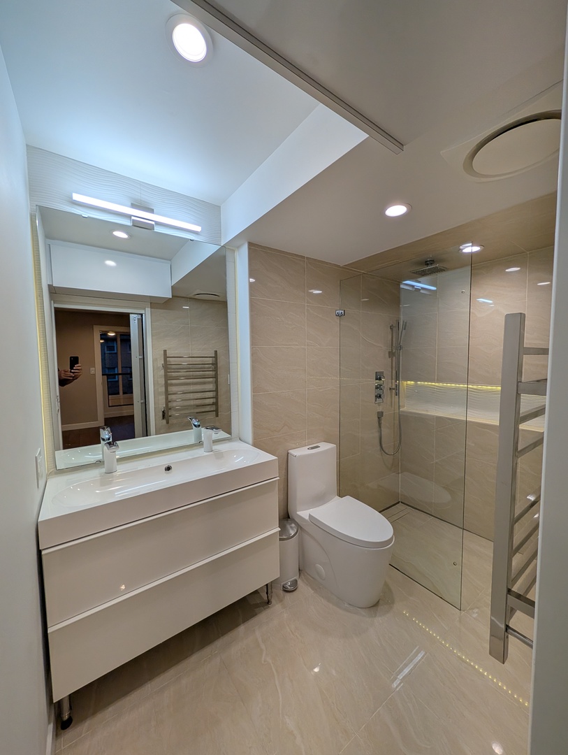 8735 W CATHERINE Avenue #8, Chicago, IL 60656