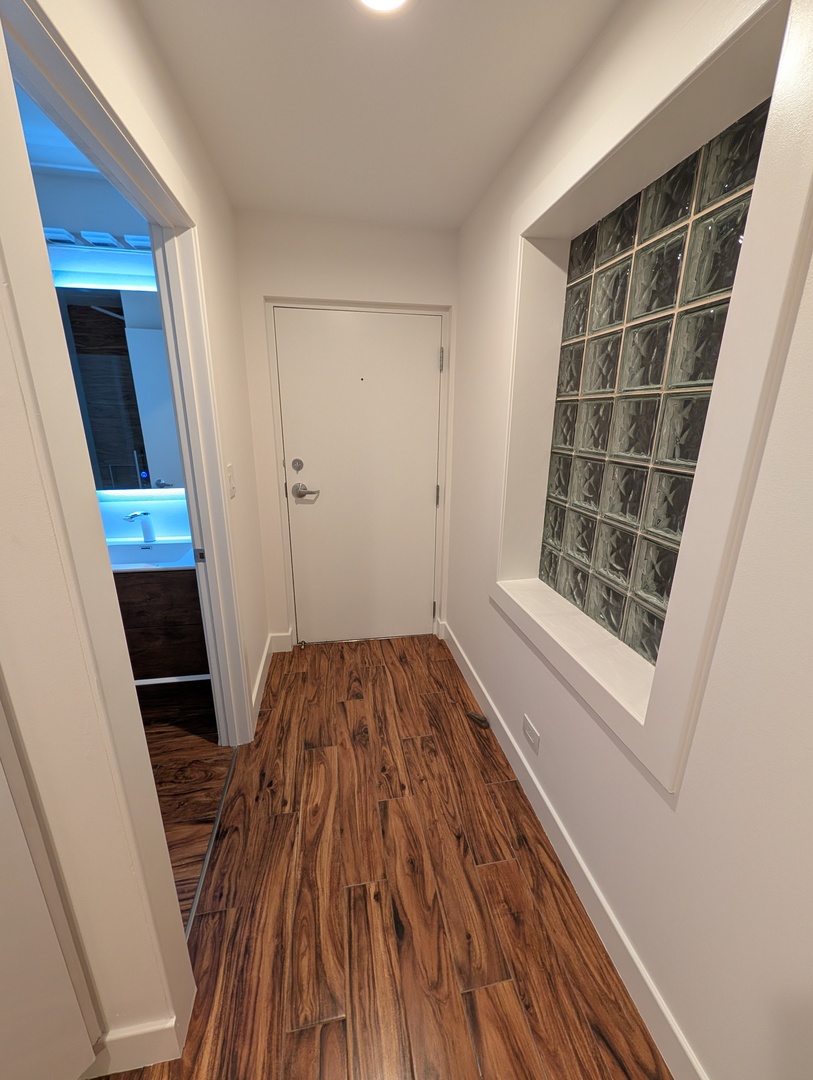 8735 W CATHERINE Avenue #8, Chicago, IL 60656