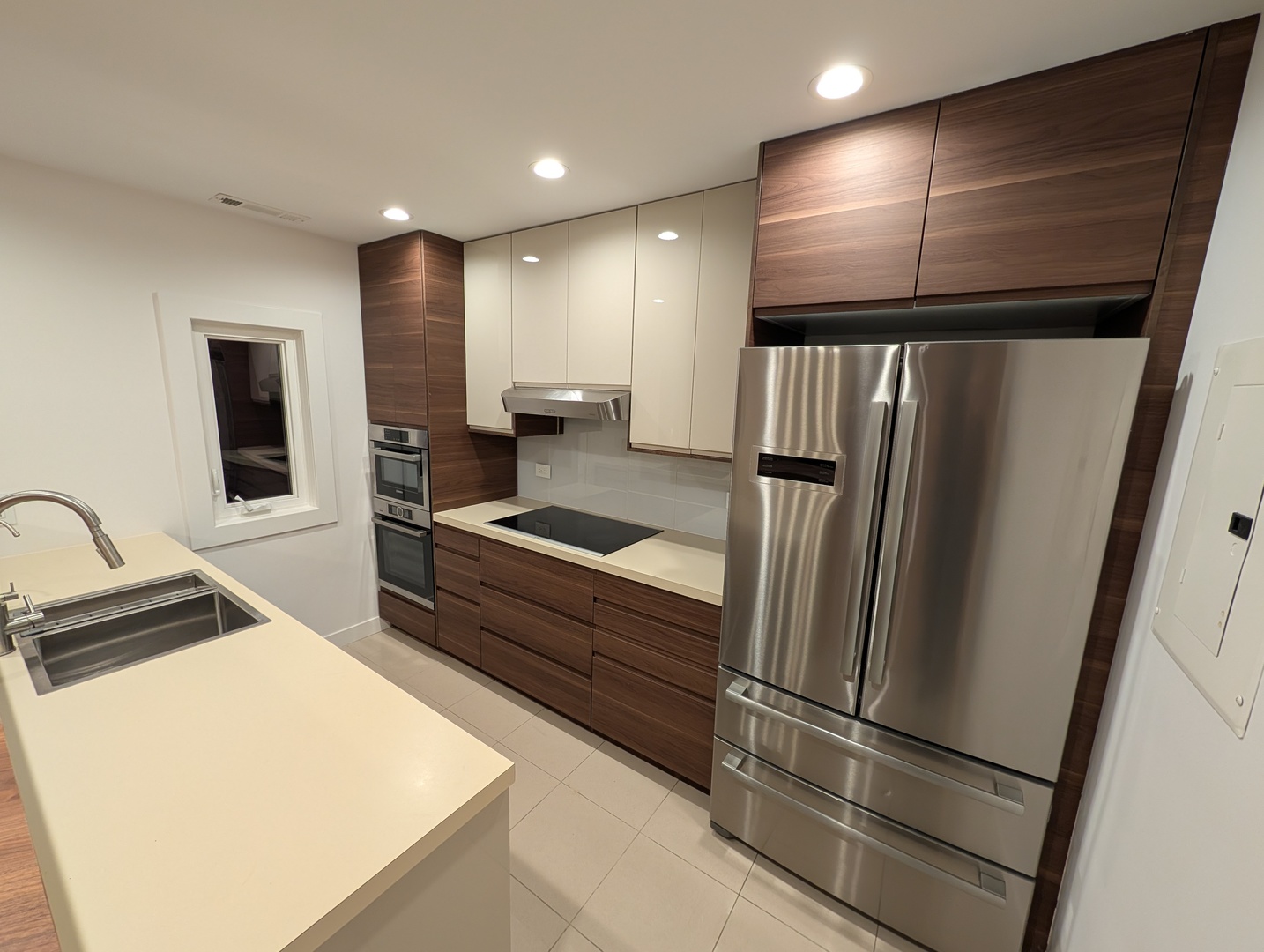8735 W CATHERINE Avenue #8, Chicago, IL 60656