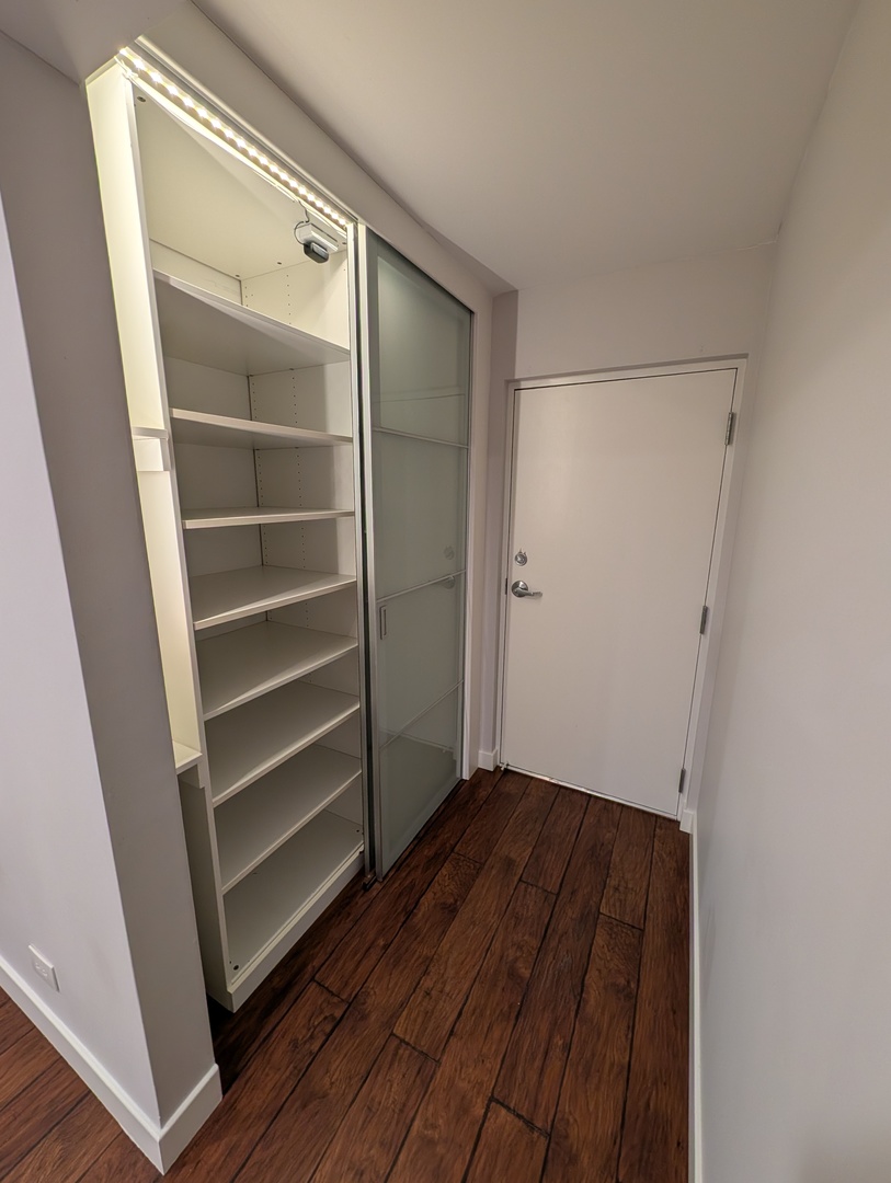 8735 W CATHERINE Avenue #8, Chicago, IL 60656
