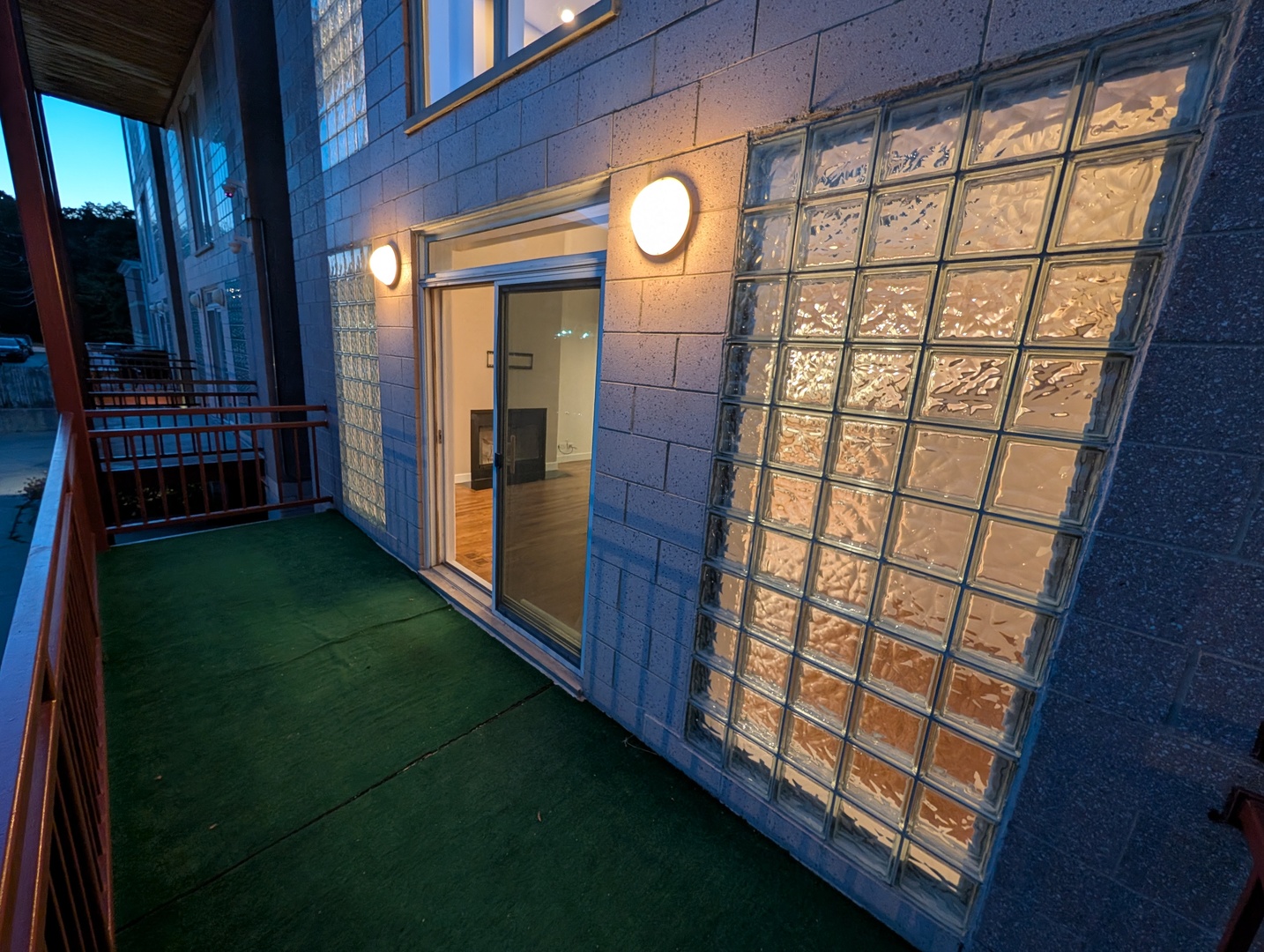 8735 W CATHERINE Avenue #8, Chicago, IL 60656