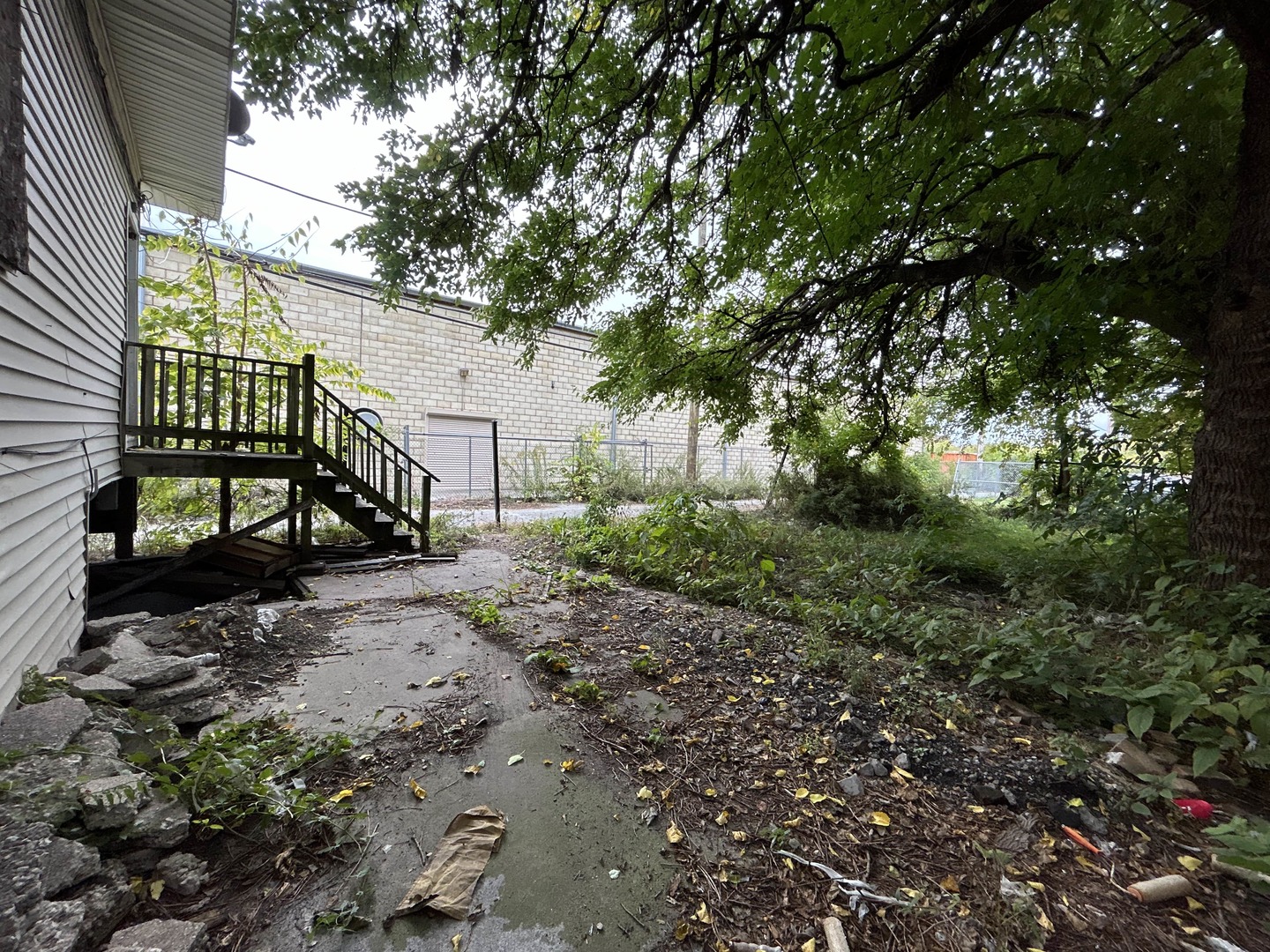 7450 S Colfax Avenue, Chicago, IL 60649