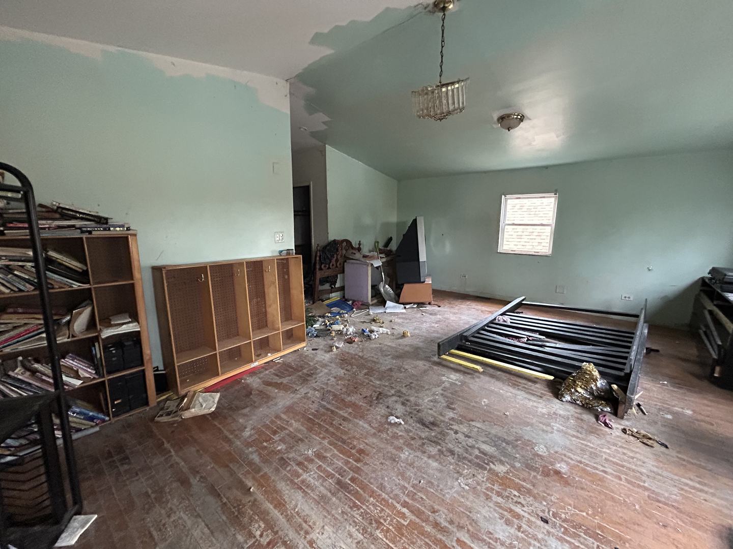 7450 S Colfax Avenue, Chicago, IL 60649