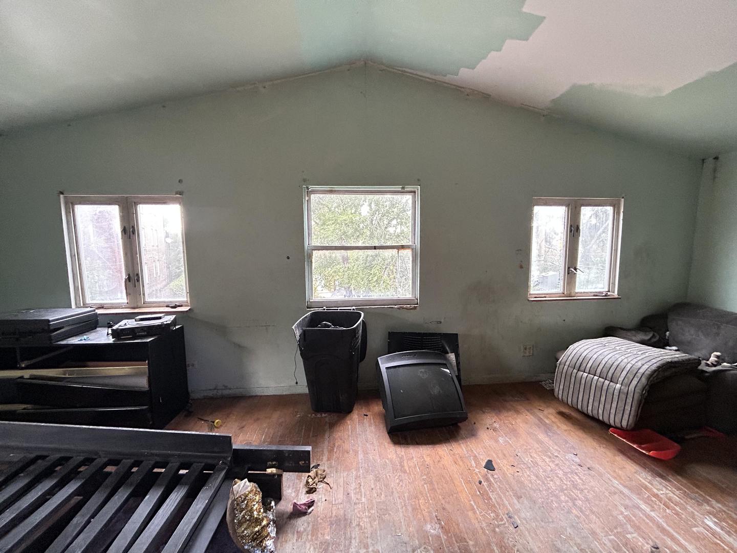 7450 S Colfax Avenue, Chicago, IL 60649