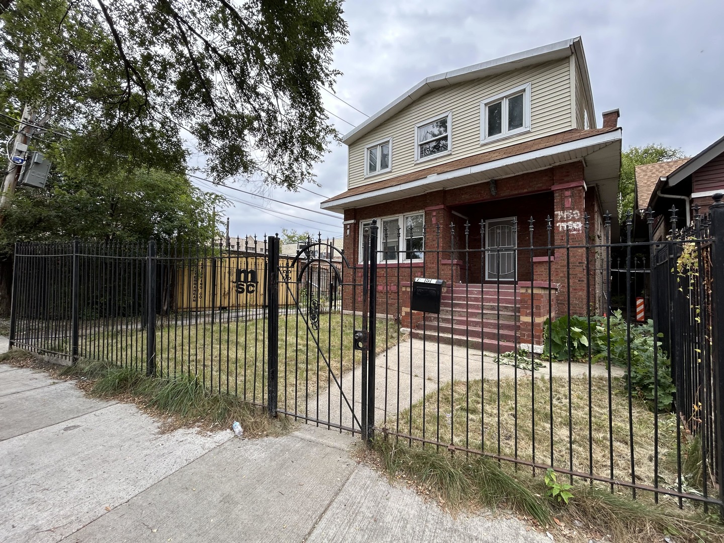 7450 S Colfax Avenue, Chicago, IL 60649