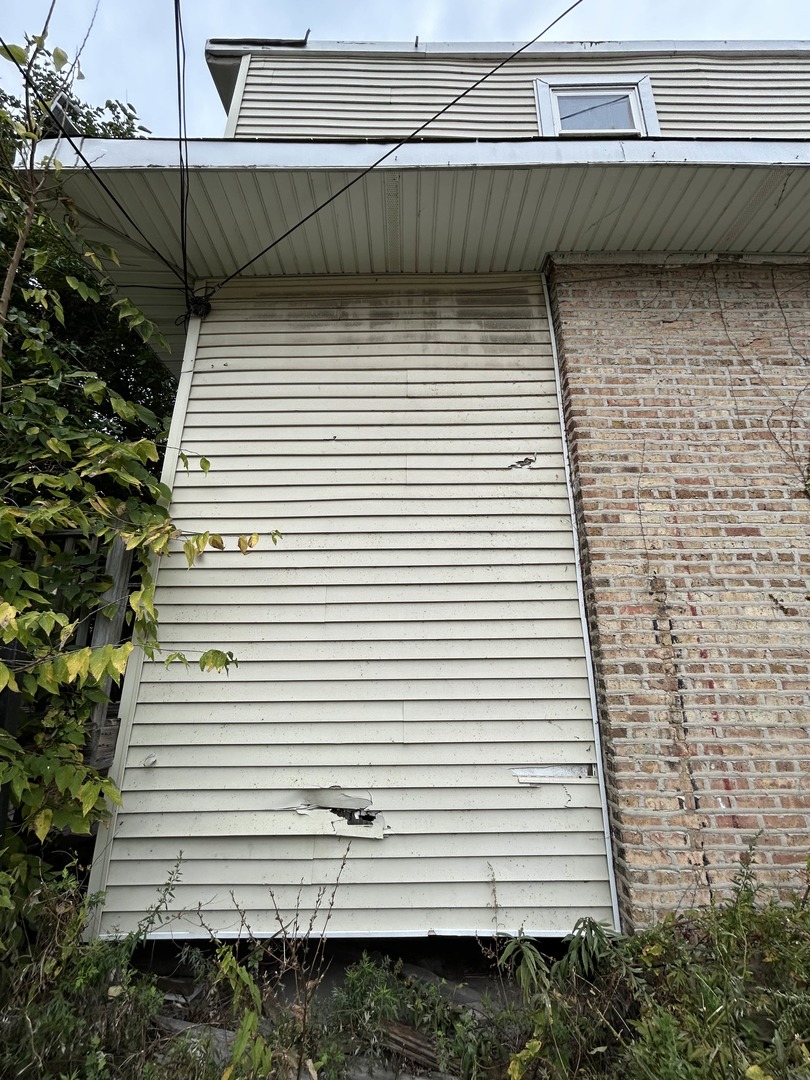 7450 S Colfax Avenue, Chicago, IL 60649