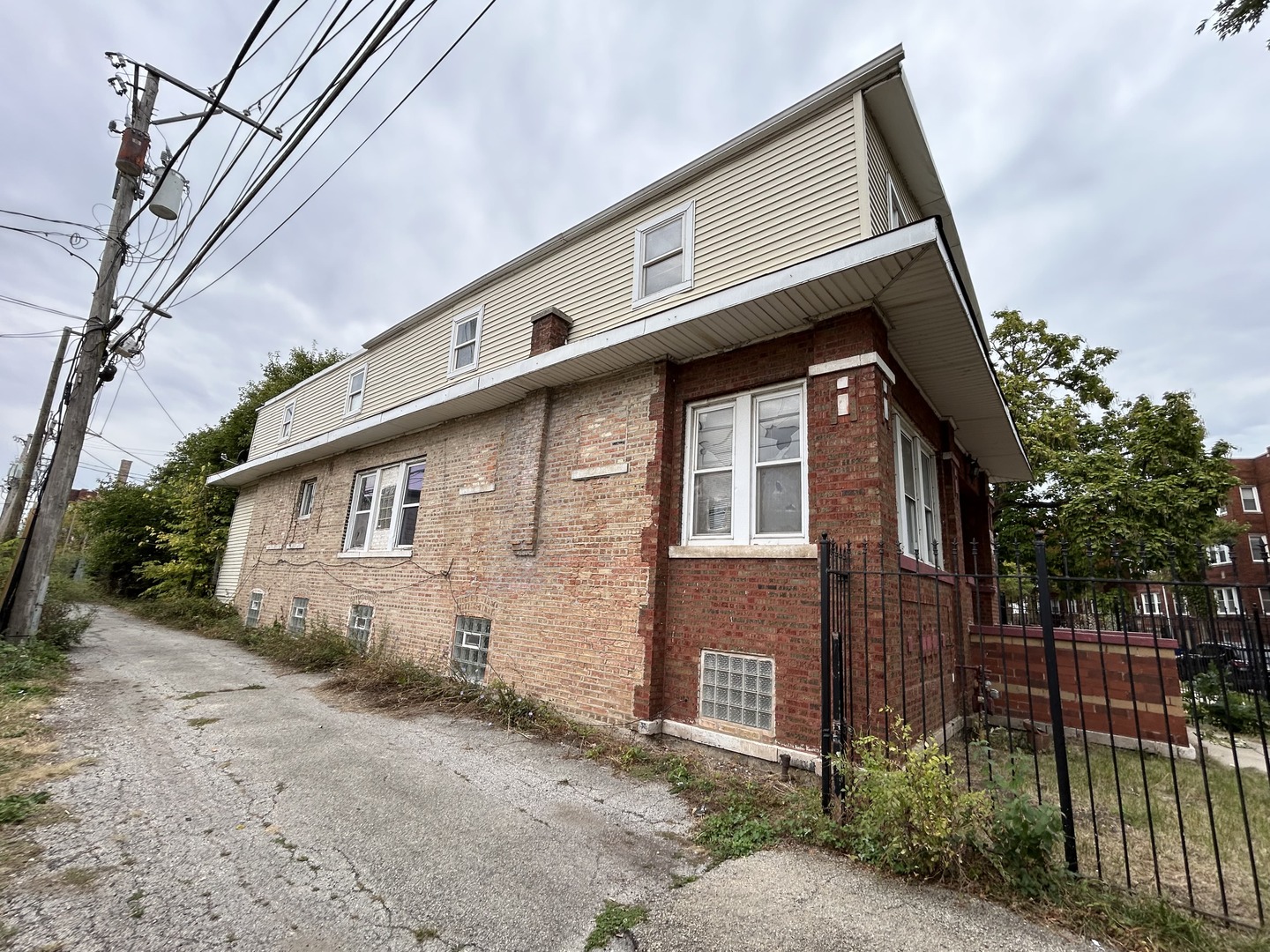 7450 S Colfax Avenue, Chicago, IL 60649