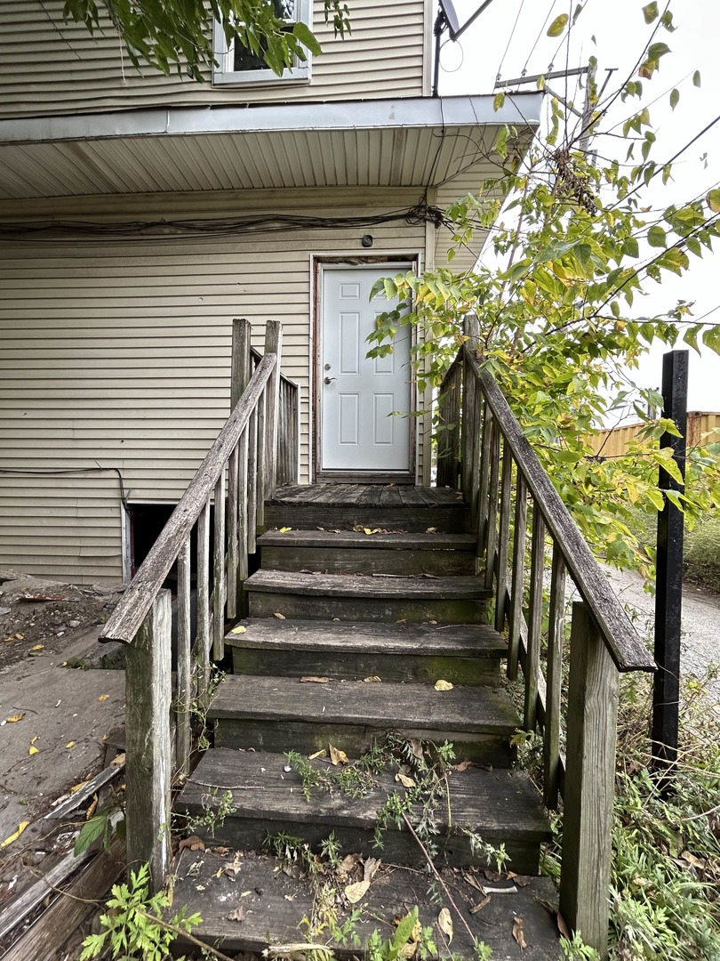 7450 S Colfax Avenue, Chicago, IL 60649