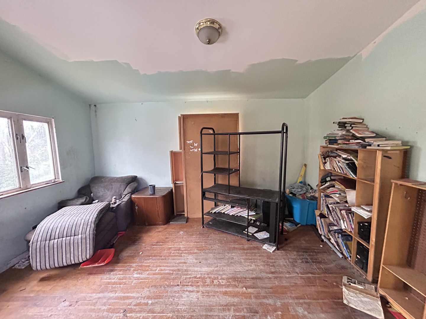 7450 S Colfax Avenue, Chicago, IL 60649
