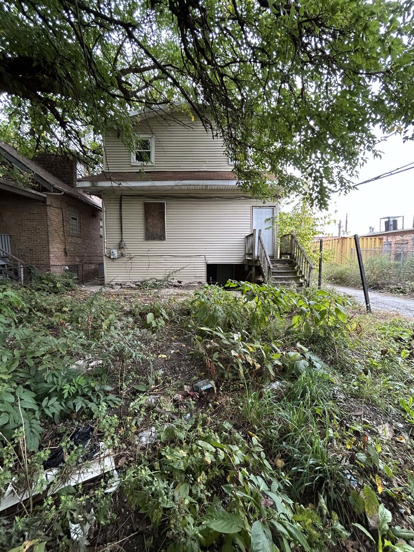 7450 S Colfax Avenue, Chicago, IL 60649