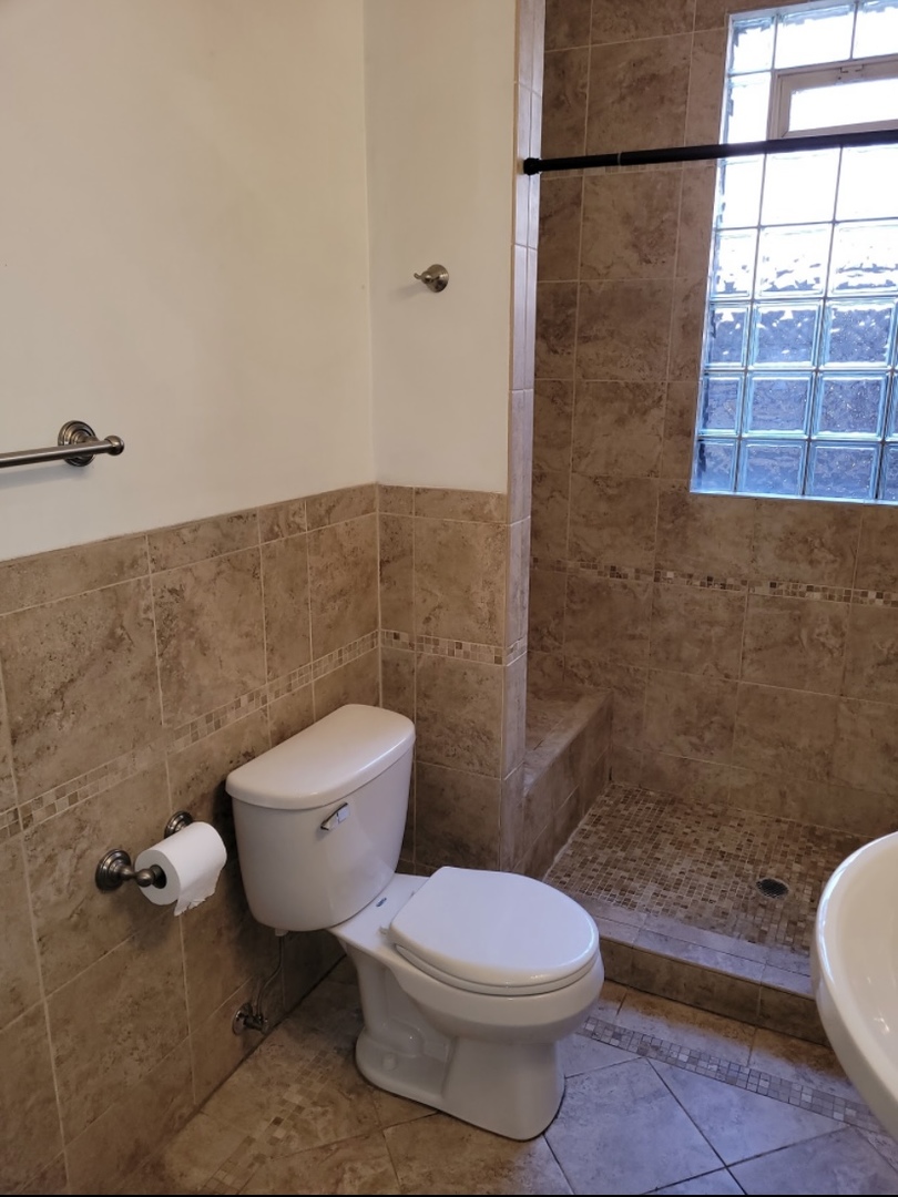 2350 W Grand Avenue, Chicago, IL 60612