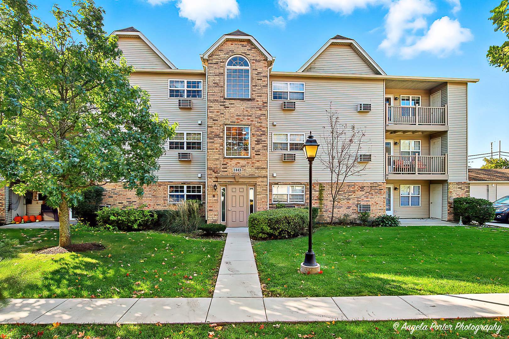 1443 Spring Brook Court #1C, Round Lake Beach, IL 60073