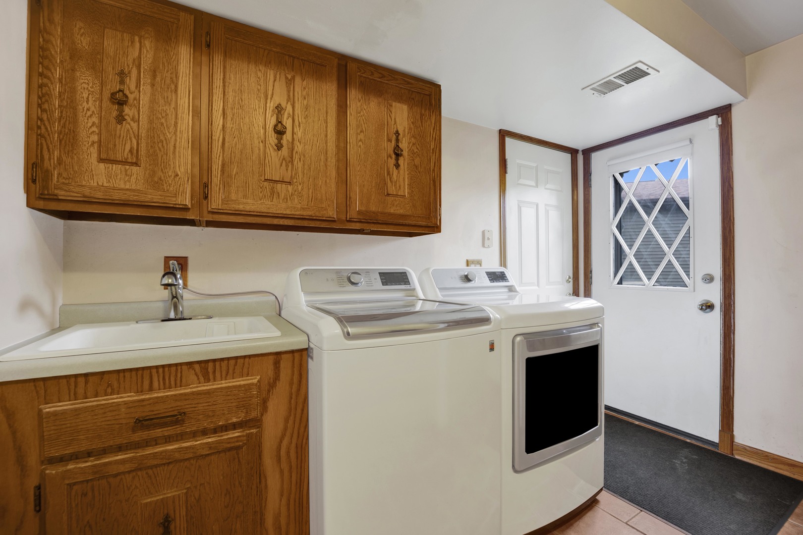 823 N Harrow Court, Addison, IL 60101