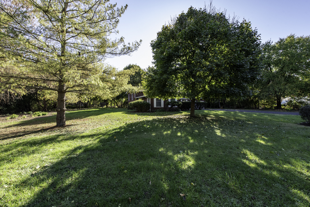 16675 W Applewood Court, Gurnee, IL 60031