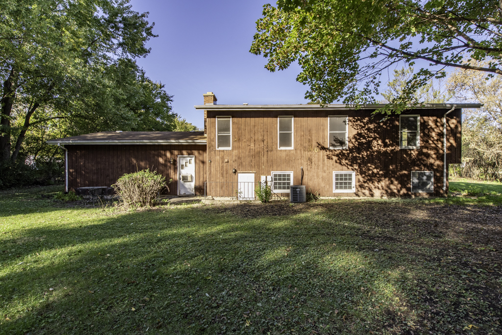 16675 W Applewood Court, Gurnee, IL 60031