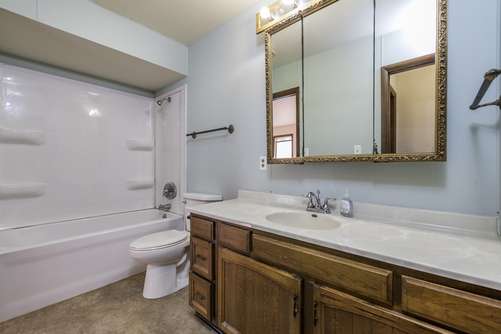 16675 W Applewood Court, Gurnee, IL 60031