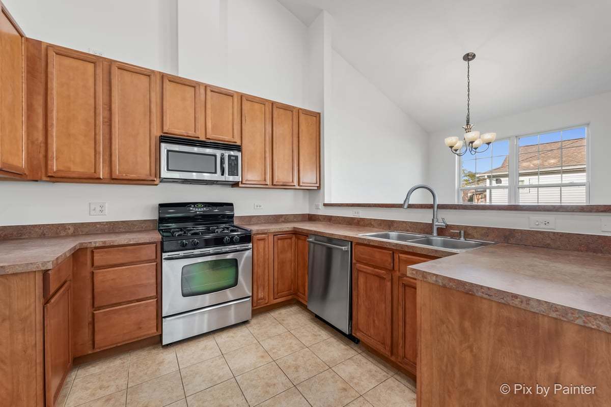 920 Charlton Lane #920, Naperville, IL 60563