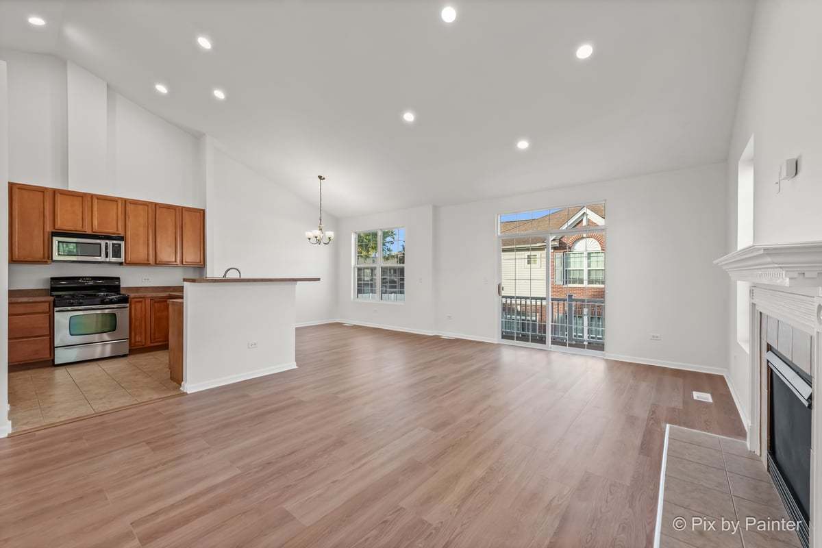 920 Charlton Lane #920, Naperville, IL 60563