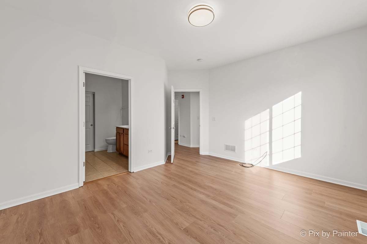 920 Charlton Lane #920, Naperville, IL 60563