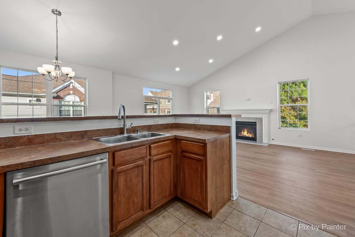 920 Charlton Lane #920, Naperville, IL 60563