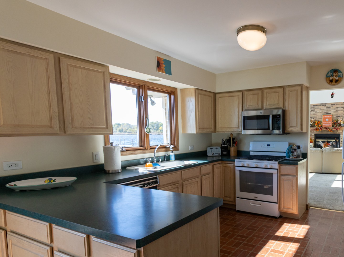 23231 W Lake Shore Drive, Antioch, IL 60002