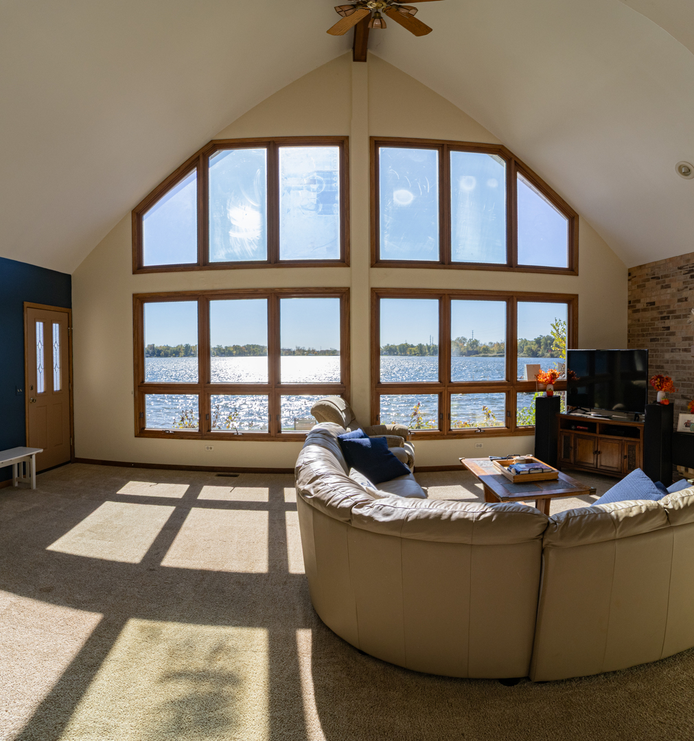 23231 W Lake Shore Drive, Antioch, IL 60002