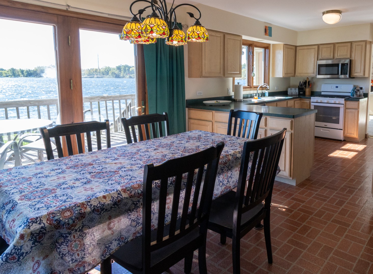 23231 W Lake Shore Drive, Antioch, IL 60002