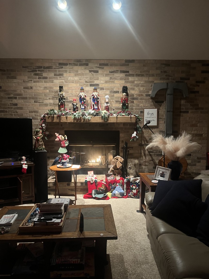 23231 W Lake Shore Drive, Antioch, IL 60002