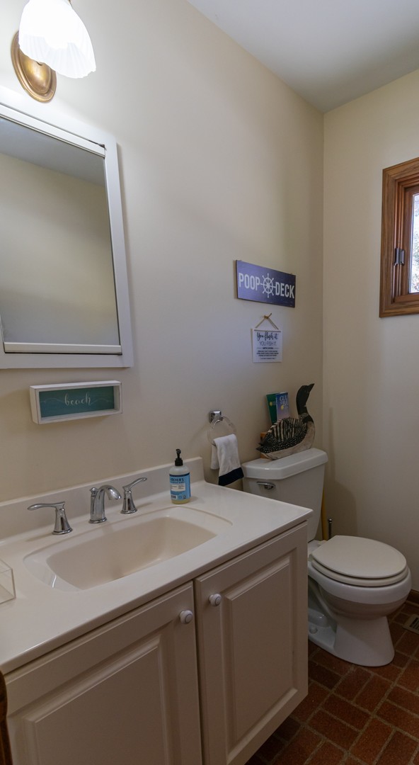 23231 W Lake Shore Drive, Antioch, IL 60002