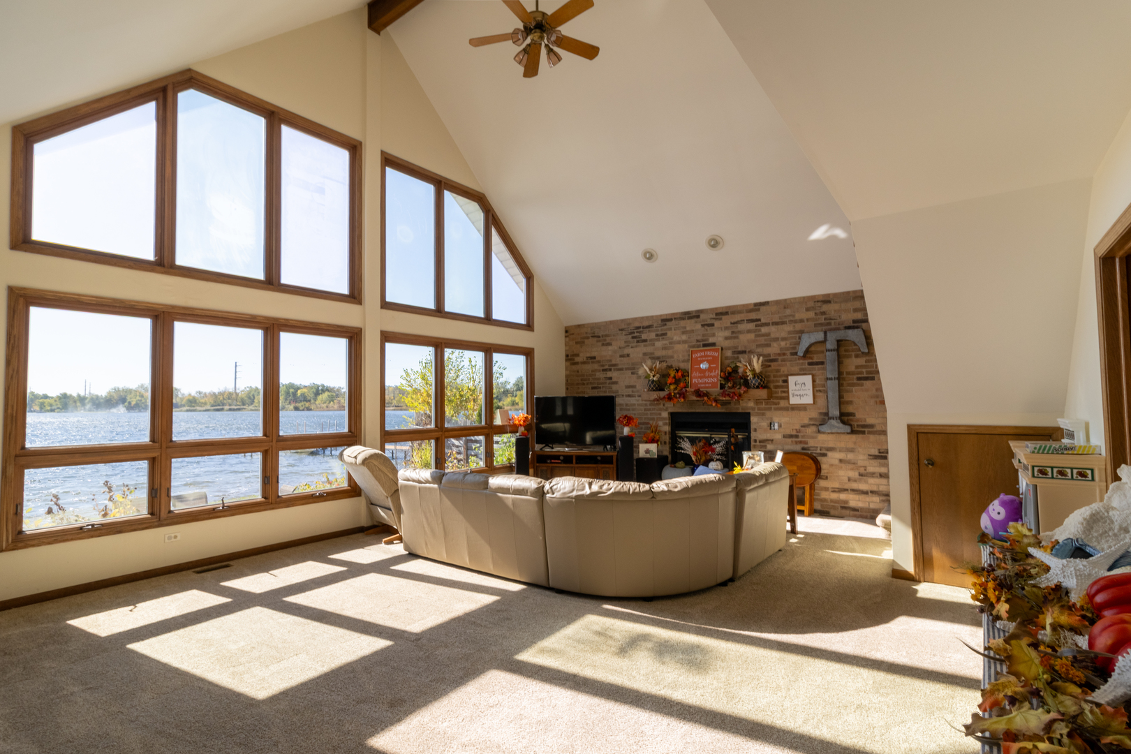 23231 W Lake Shore Drive, Antioch, IL 60002