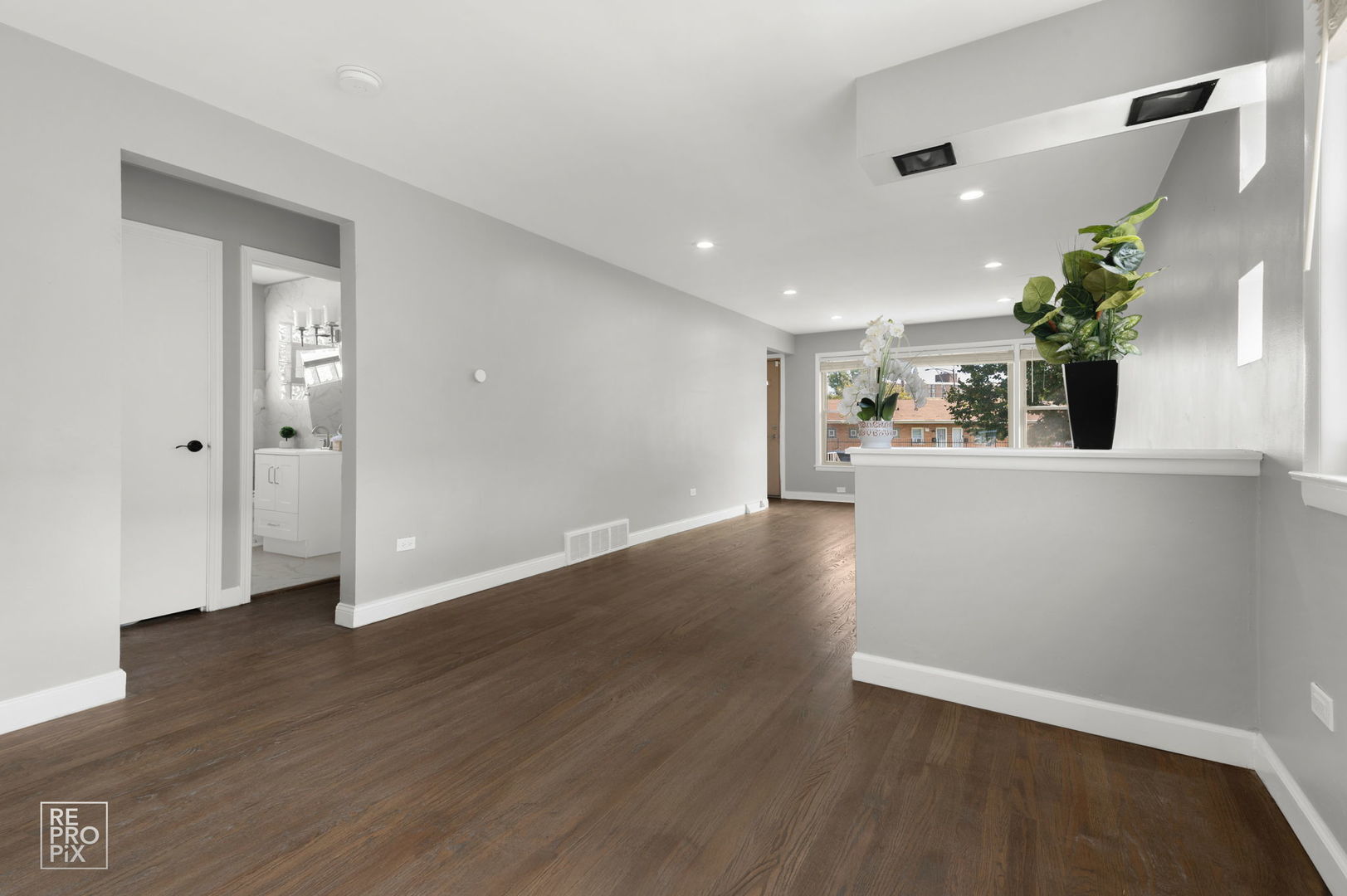 9134 S Marquette Avenue, Chicago, IL 60617