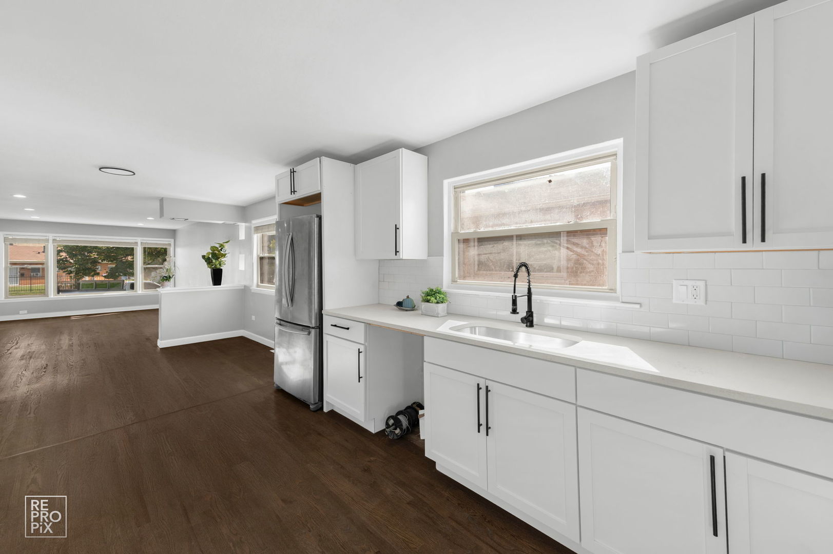 9134 S Marquette Avenue, Chicago, IL 60617