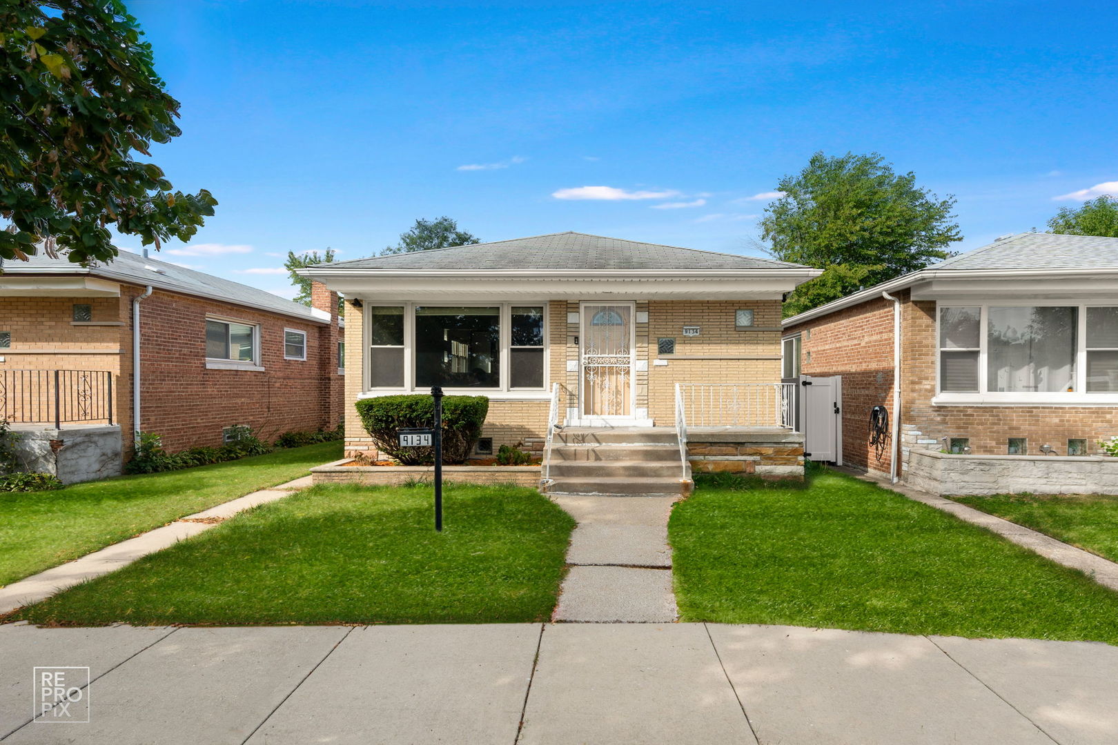 9134 S Marquette Avenue, Chicago, IL 60617