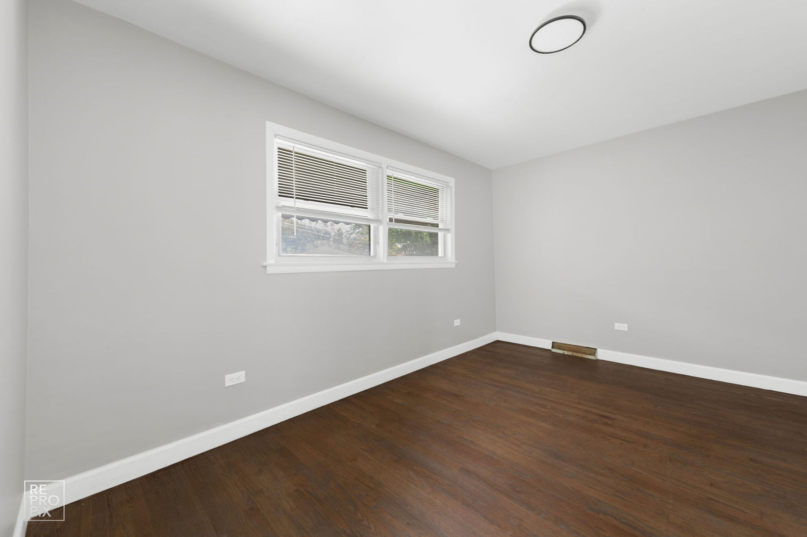 9134 S Marquette Avenue, Chicago, IL 60617