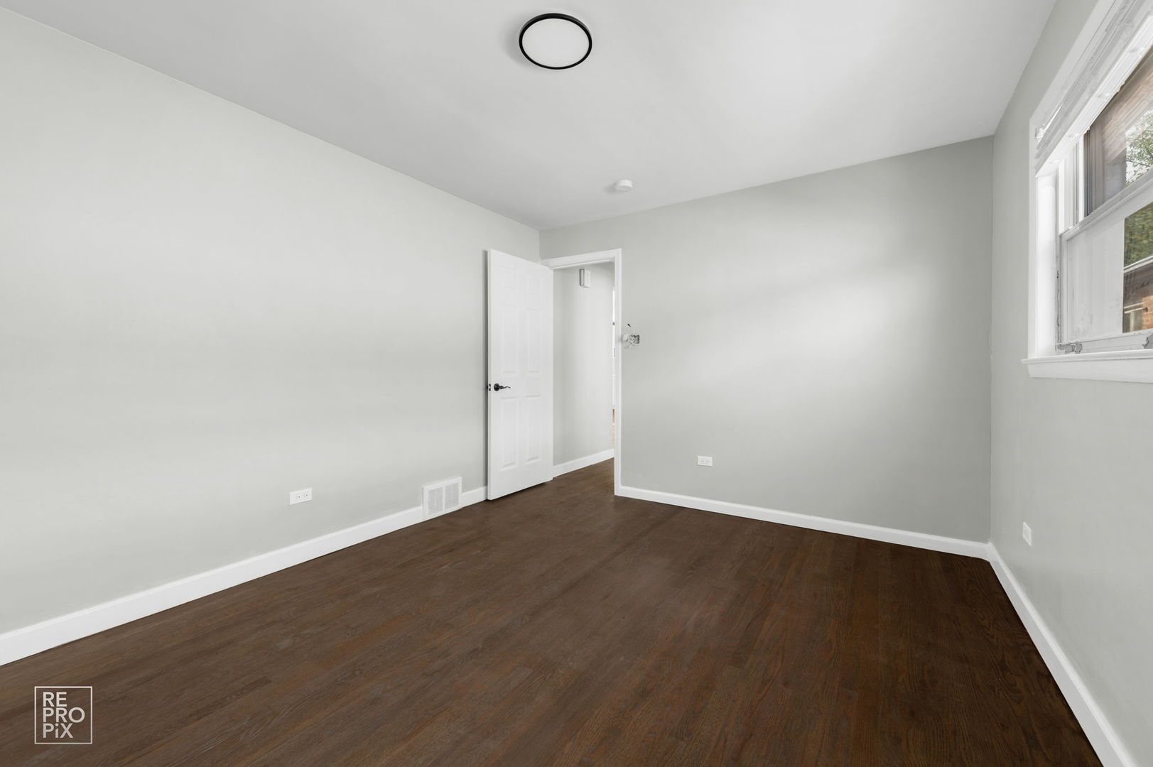 9134 S Marquette Avenue, Chicago, IL 60617