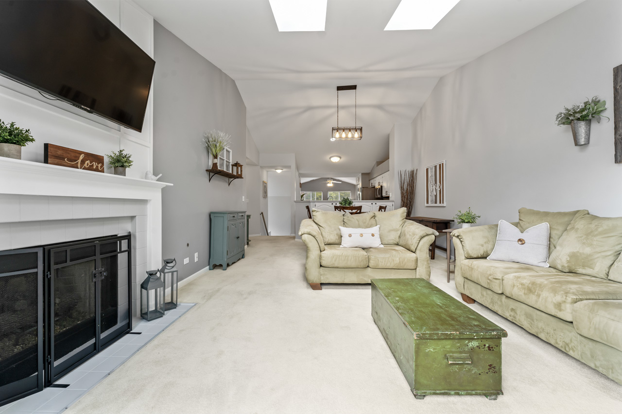 217 Sierra Pass Drive, Schaumburg, IL 60194