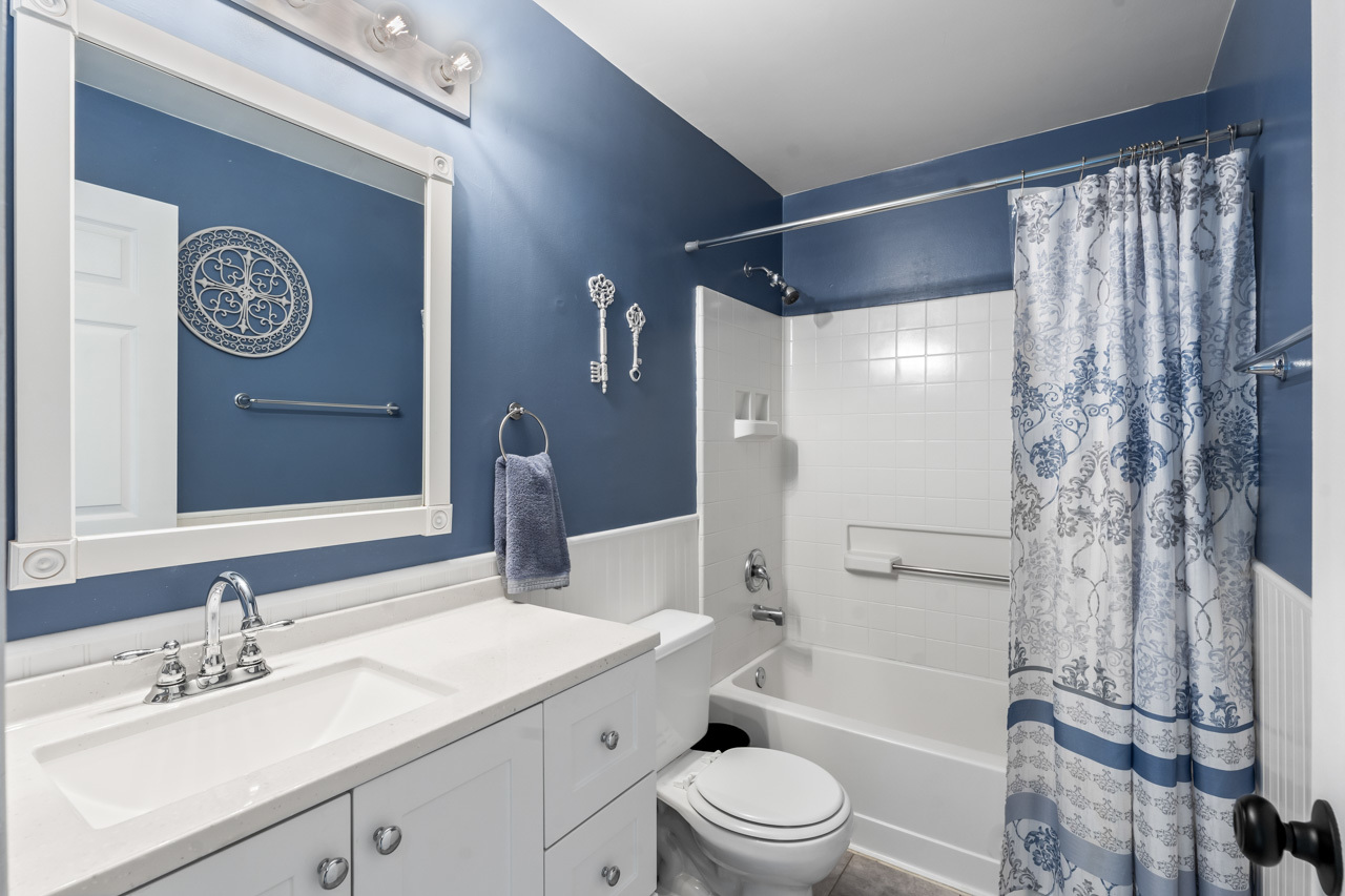 217 Sierra Pass Drive, Schaumburg, IL 60194