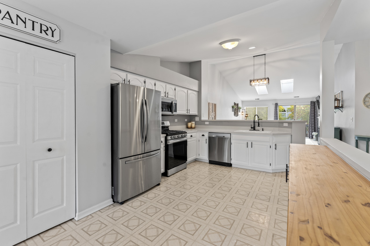 217 Sierra Pass Drive, Schaumburg, IL 60194