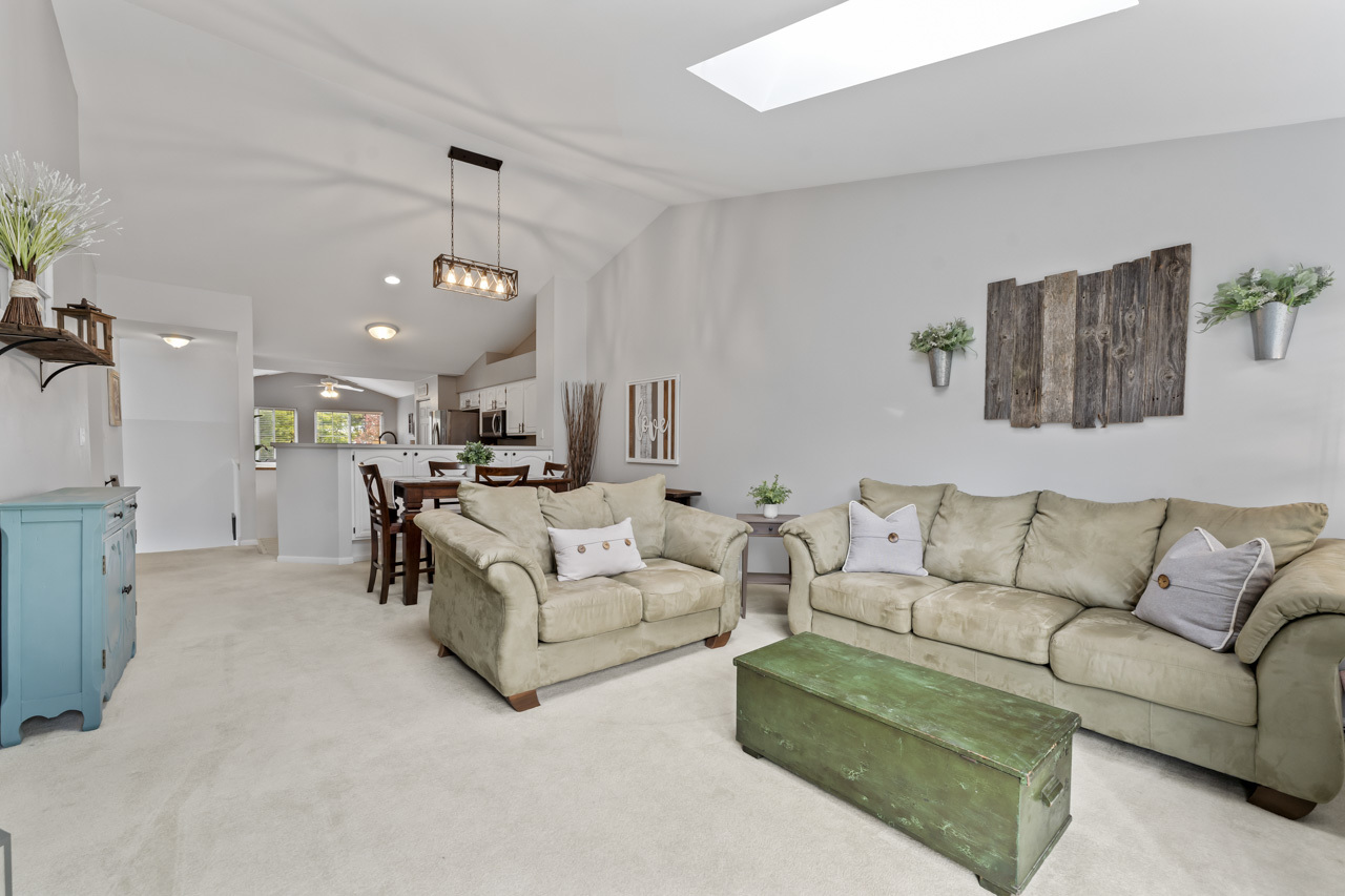 217 Sierra Pass Drive, Schaumburg, IL 60194