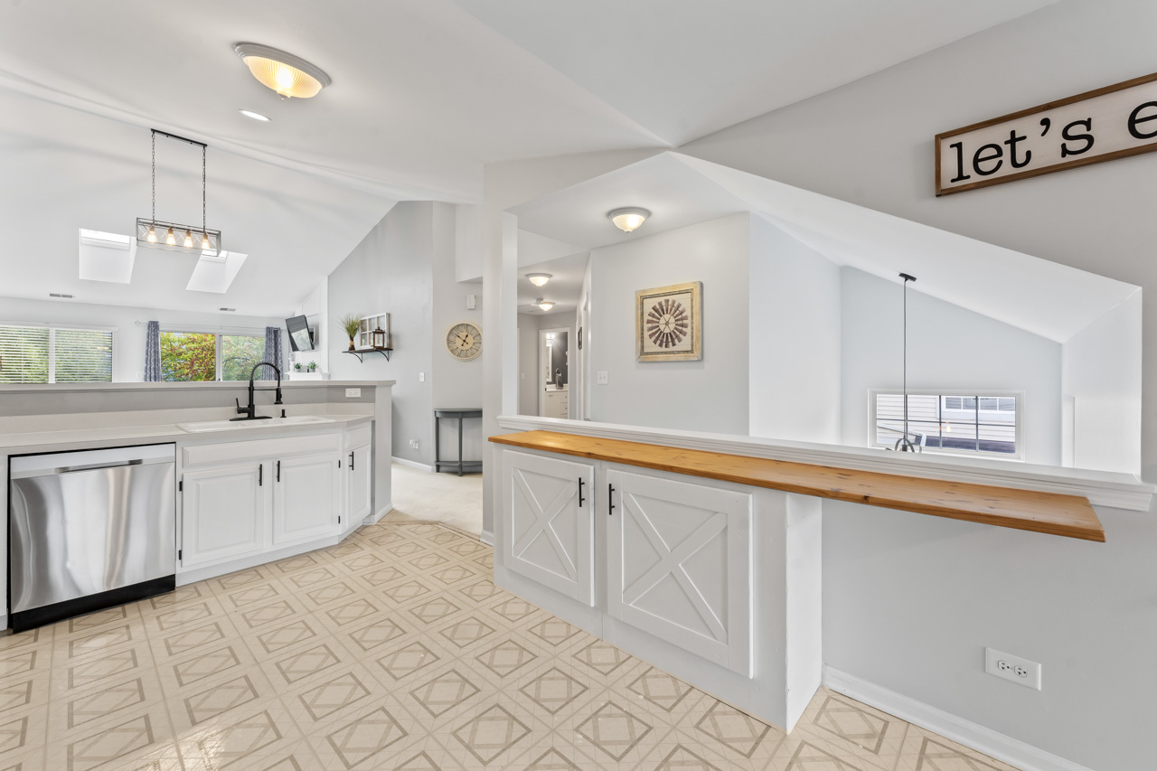 217 Sierra Pass Drive, Schaumburg, IL 60194