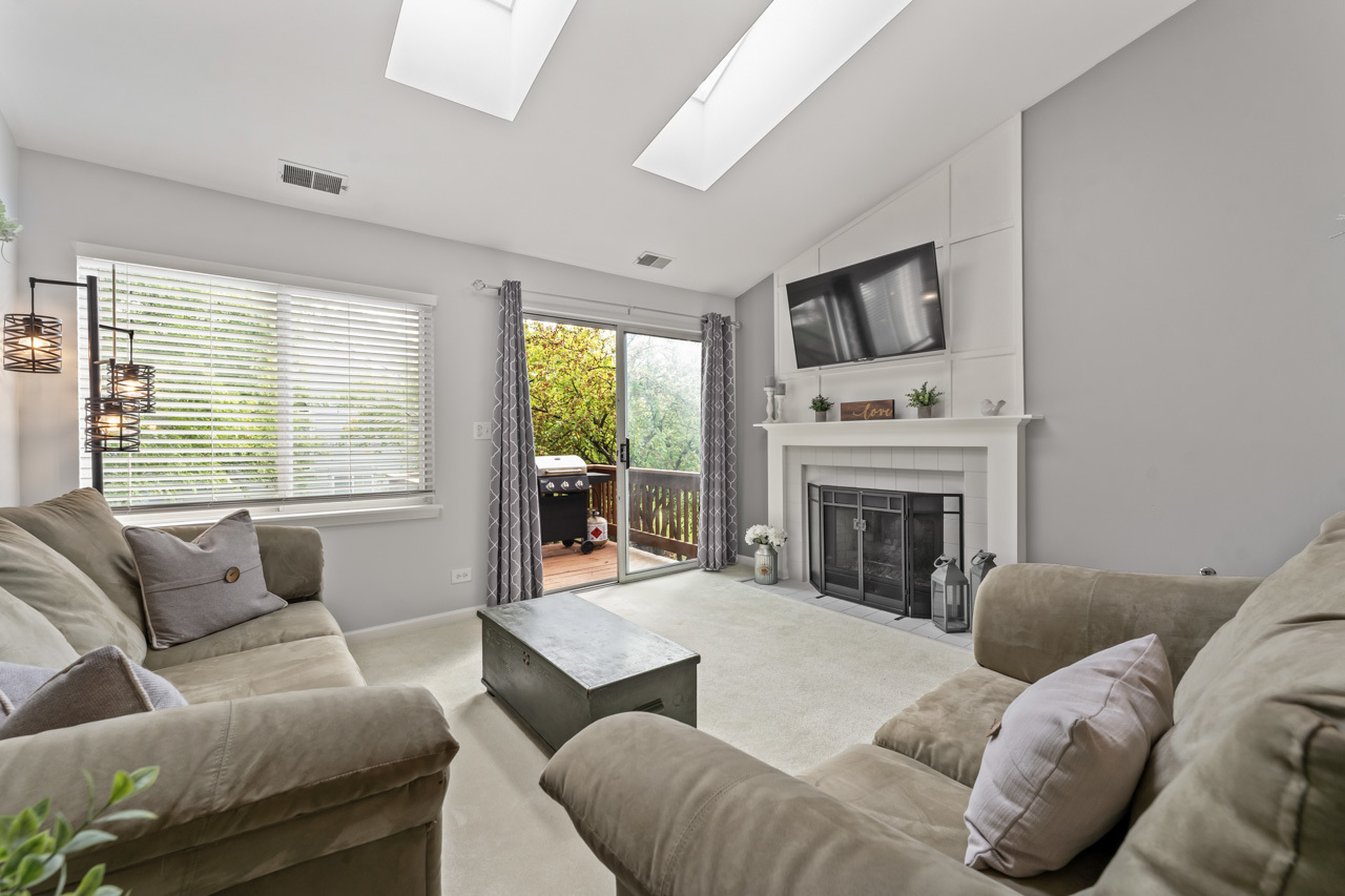 217 Sierra Pass Drive, Schaumburg, IL 60194