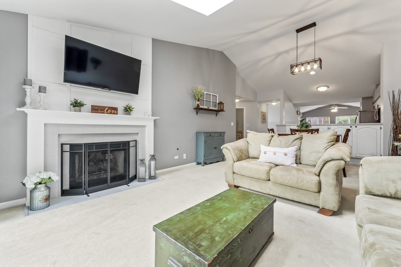 217 Sierra Pass Drive, Schaumburg, IL 60194