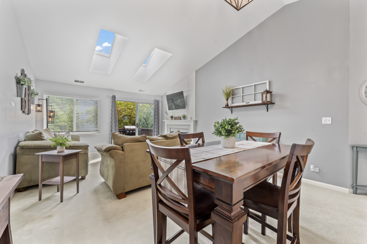 217 Sierra Pass Drive, Schaumburg, IL 60194