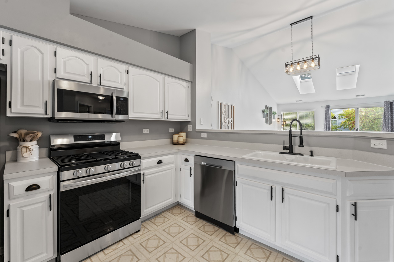 217 Sierra Pass Drive, Schaumburg, IL 60194