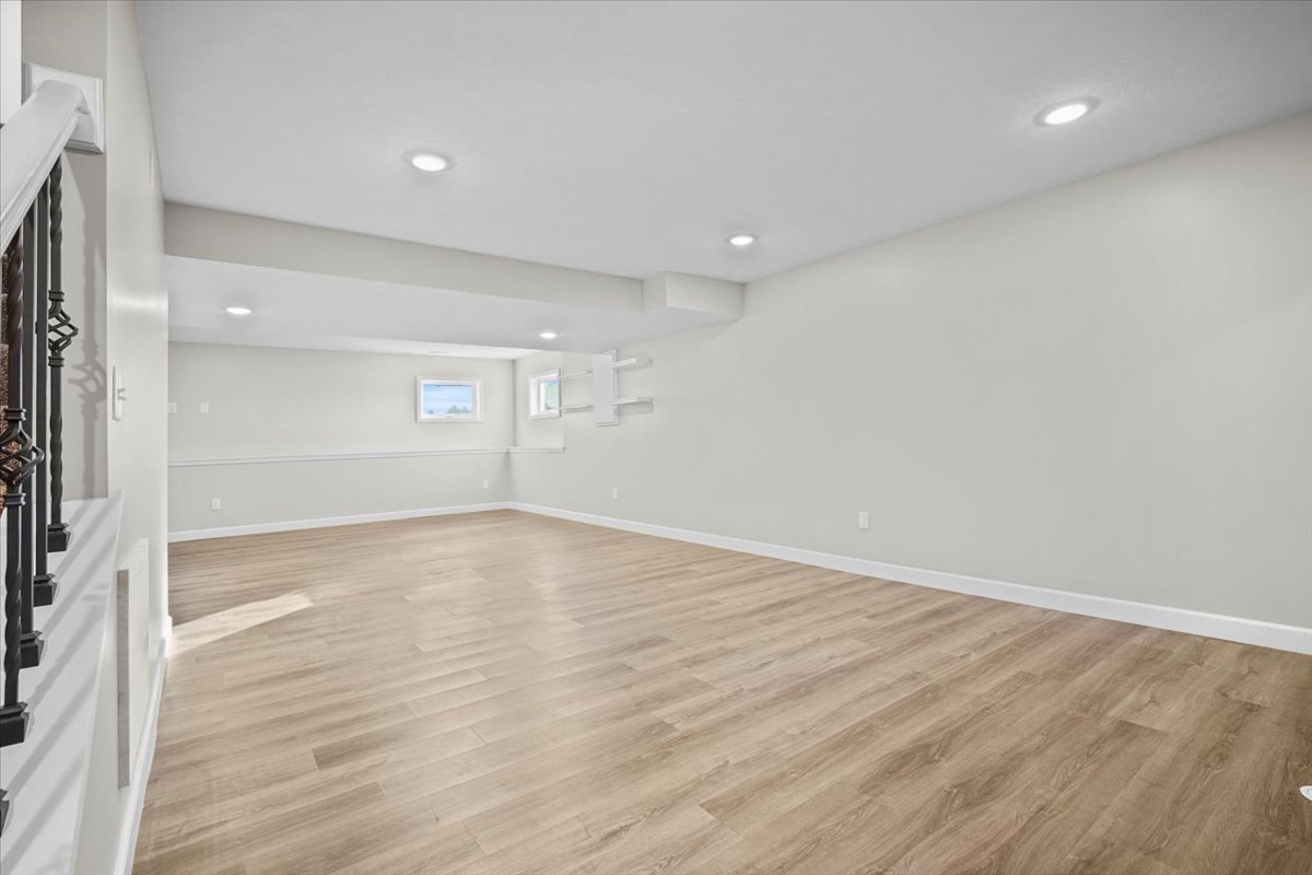 52 Winding Way, Bloomington, IL 61705