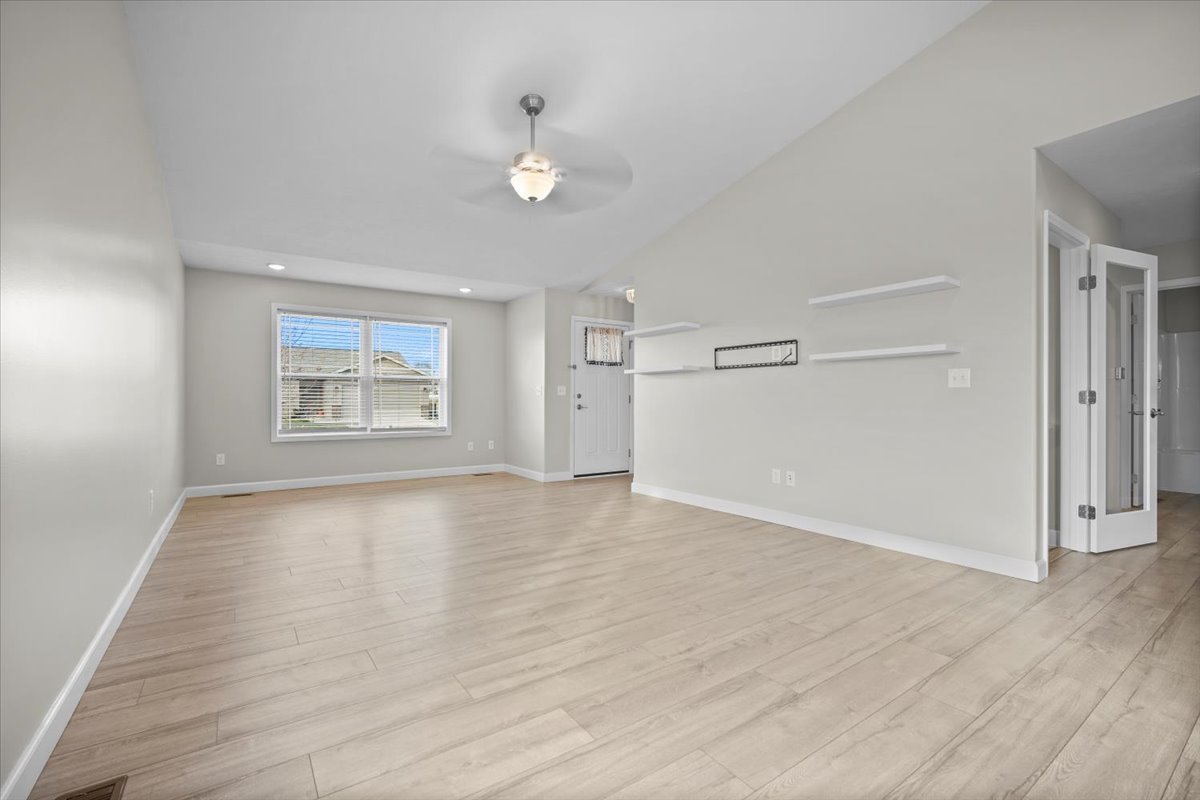 52 Winding Way, Bloomington, IL 61705