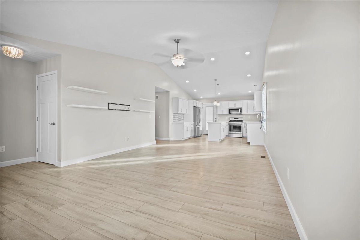 52 Winding Way, Bloomington, IL 61705